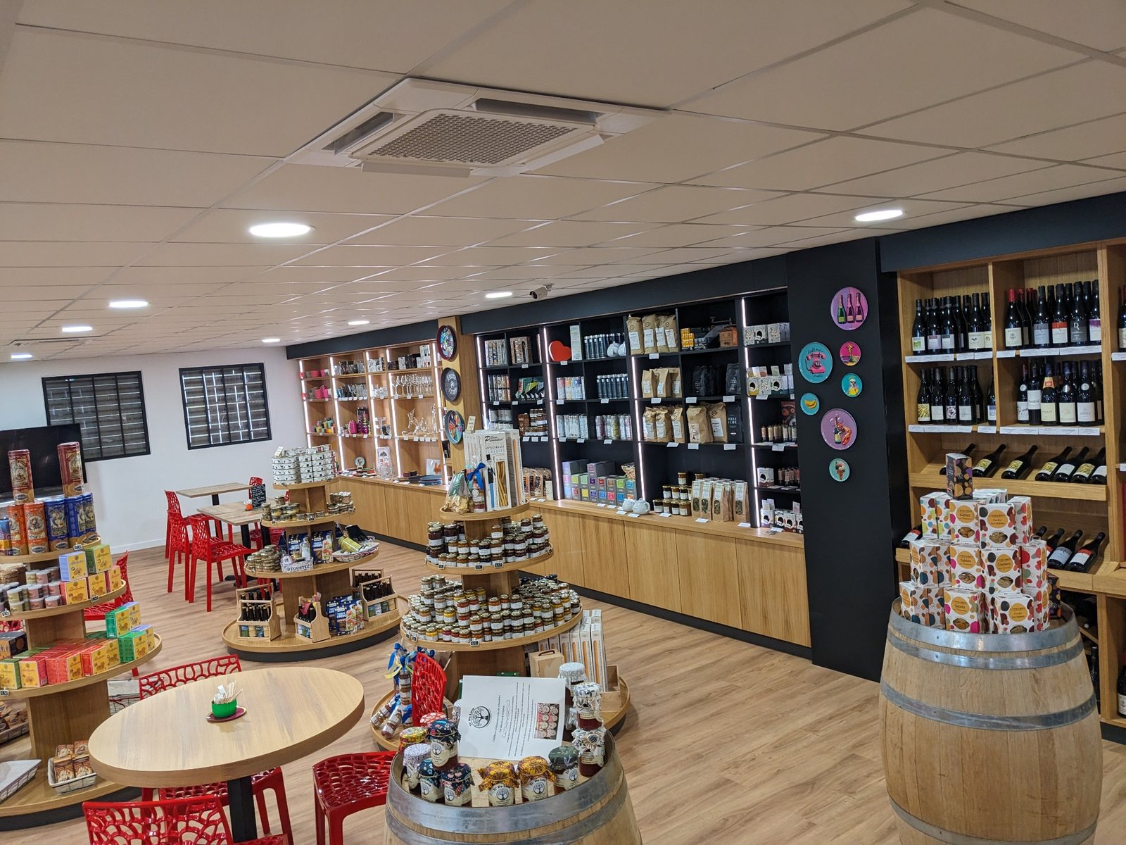 Agencements muraux et présentoirs des Comptoirs de l’Aubrac